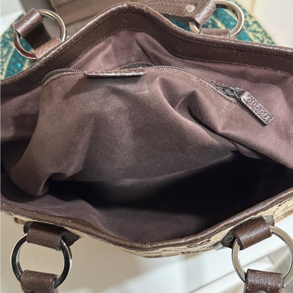 Gucci Beige Monogram Tote Bag - Picture 9 of 15